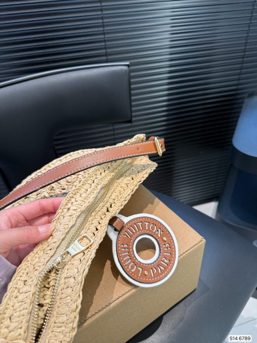 LV woven pea bag - Image 9