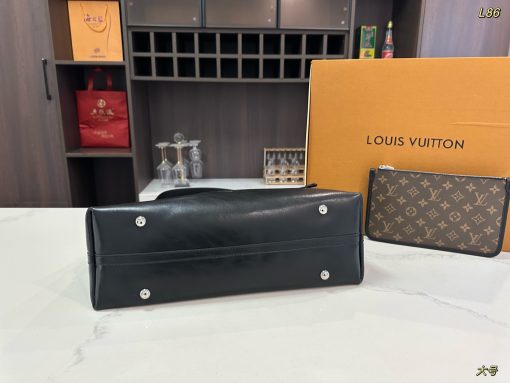 LV carryall - Image 9
