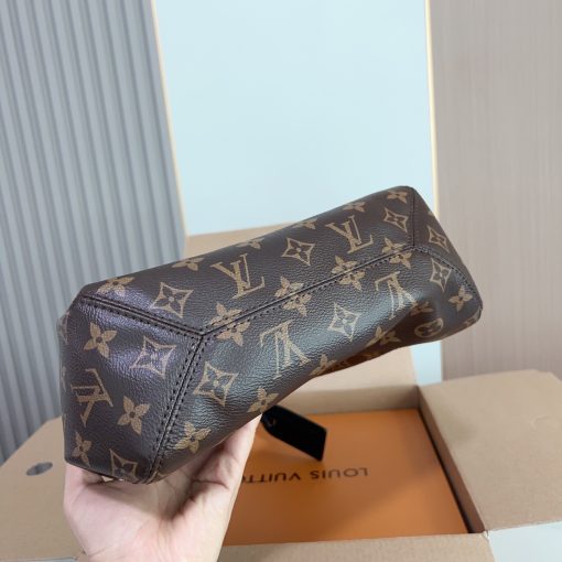 LV underarm bag - Image 5