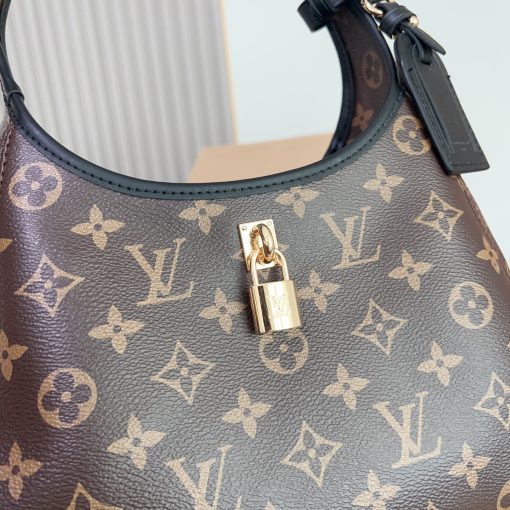 LV underarm bag - Image 9