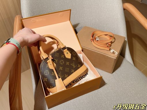 LV shell bag - Image 3