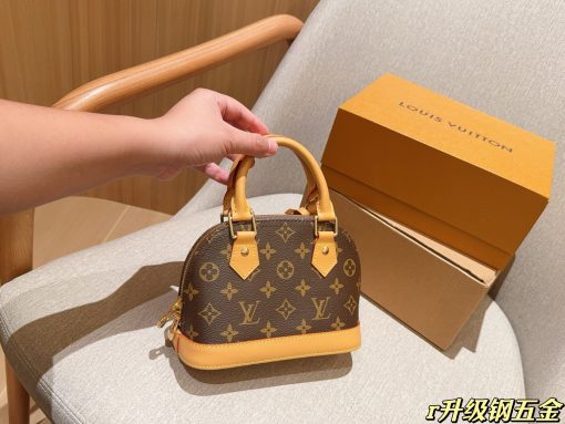 LV shell bag - Image 5