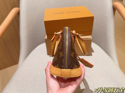 LV shell bag - Image 6