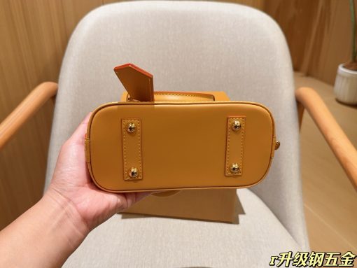 LV shell bag - Image 7