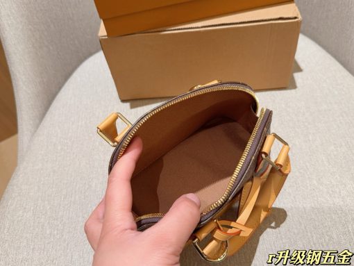 LV shell bag - Image 10