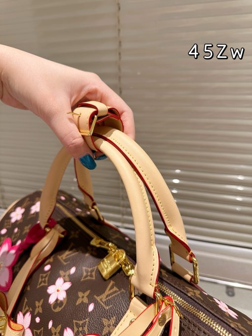 LV city keepal travel bag - Image 5