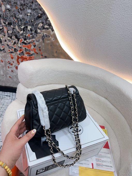Chanel chain bag - Image 8