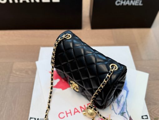 Chanel chain bag - Image 5