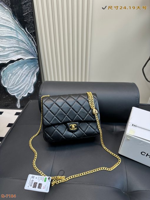 Chanel chain bag - Image 3