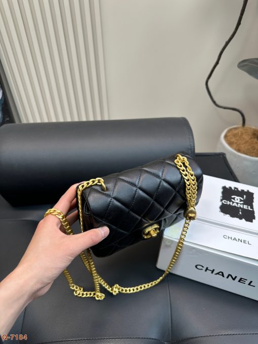 Chanel chain bag - Image 5