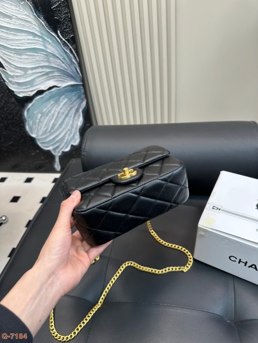 Chanel chain bag - Image 8