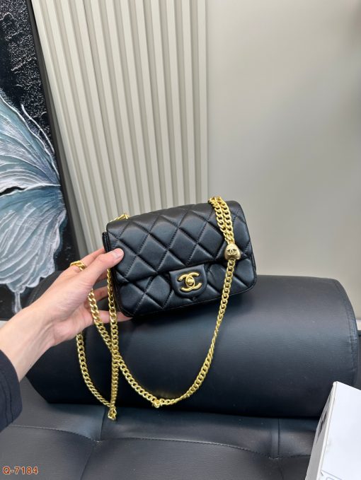 Chanel chain bag - Image 9