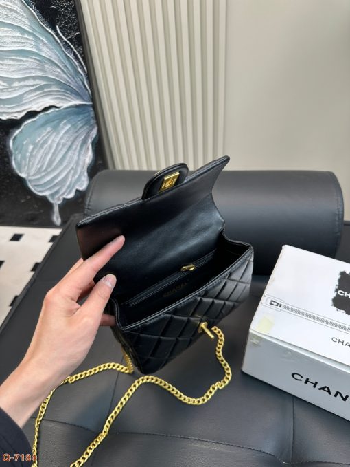 Chanel chain bag - Image 10