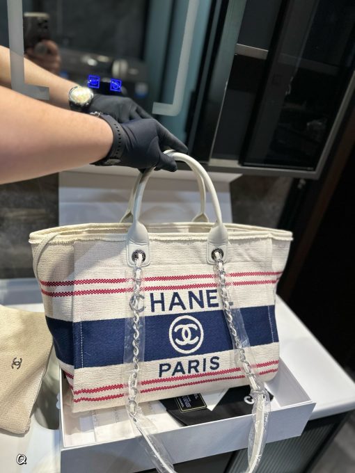 Chanel beach bag - Image 4