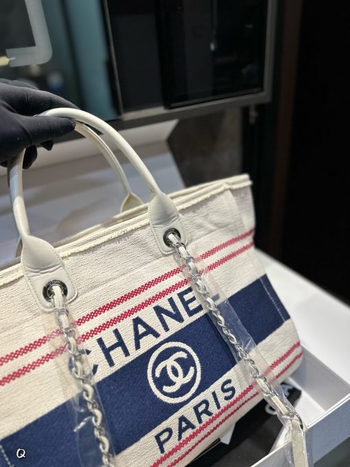 Chanel beach bag - Image 5