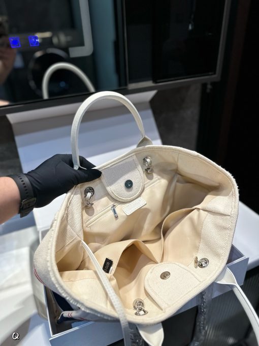 Chanel beach bag - Image 10
