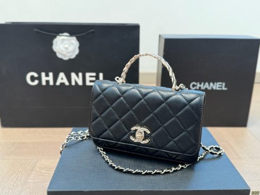 Chanelwoc handle bag