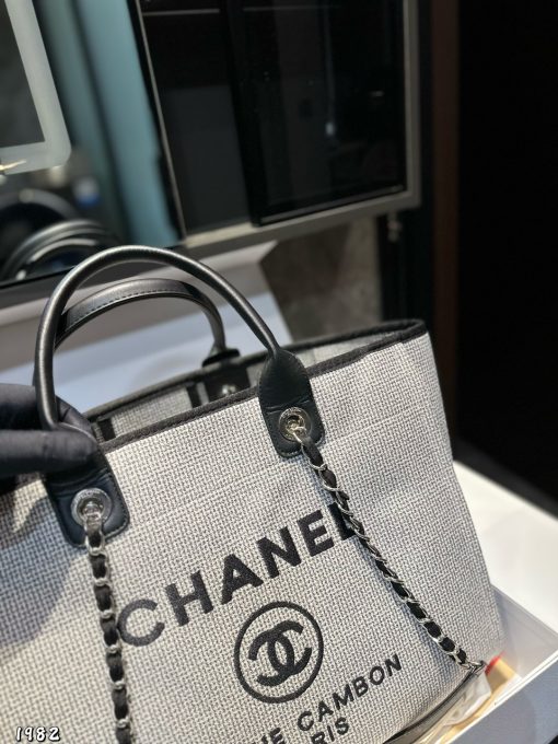 Chanel embroidered bag - Image 5