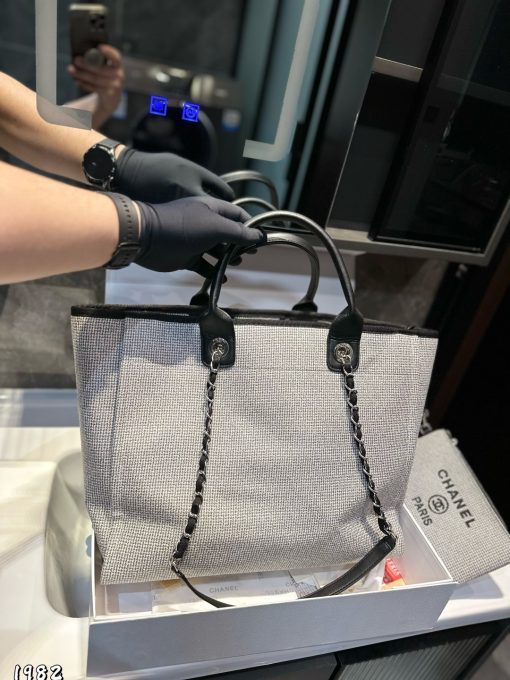 Chanel embroidered bag - Image 7