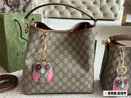 GUCCI Emblem bucket bag