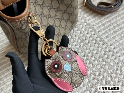 GUCCI Emblem bucket bag - Image 5