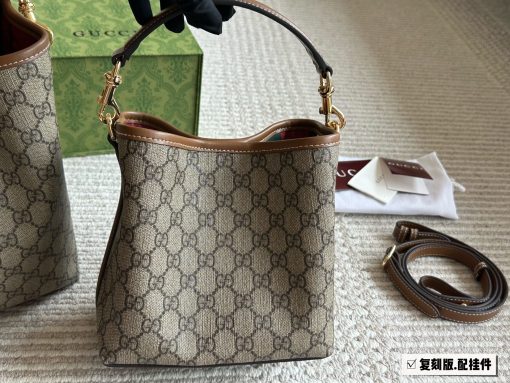 GUCCI Emblem bucket bag - Image 8