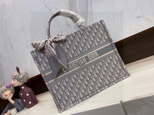 Dior Book Tote - Image 4