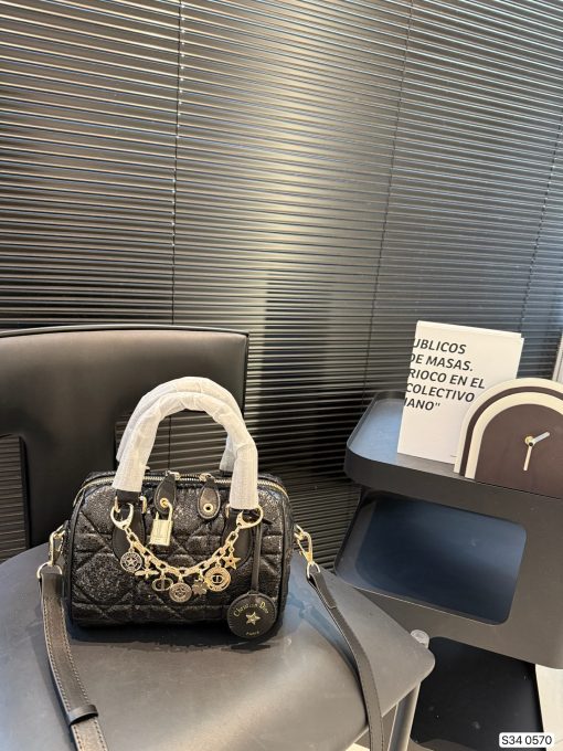 Dior pillow bag - Image 4