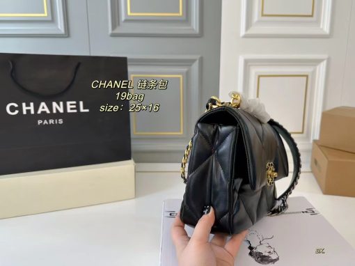 CHANEL chain bag - Image 8