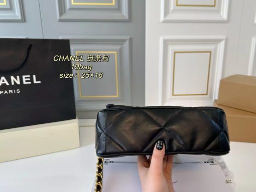 CHANEL chain bag - Image 6