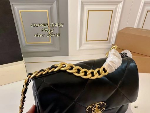 CHANEL chain bag - Image 4