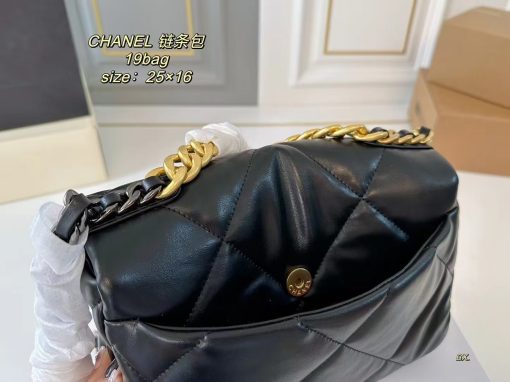 CHANEL chain bag - Image 3