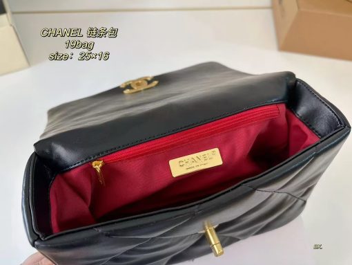 CHANEL chain bag - Image 2