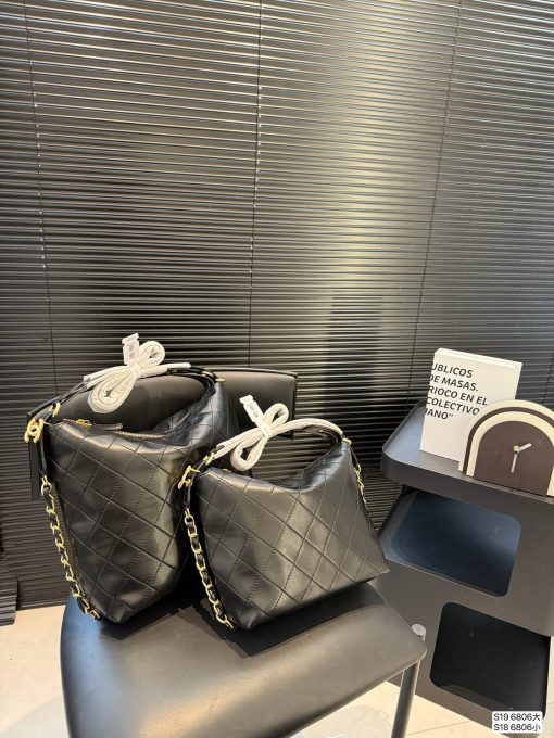 CHANEL bucket bag