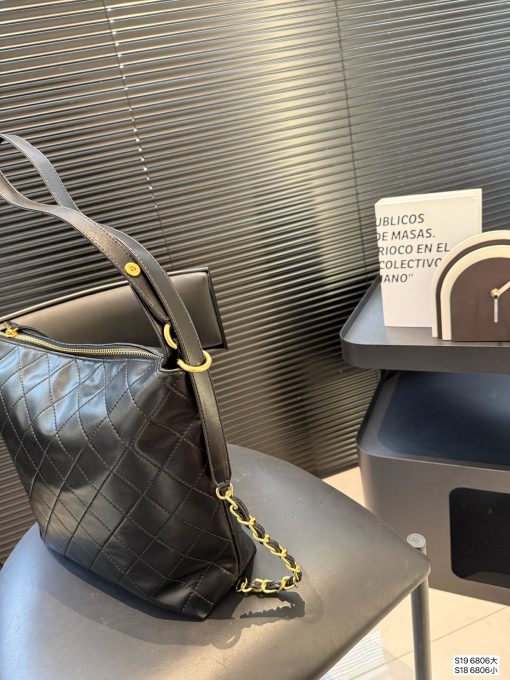 CHANEL bucket bag - Image 6
