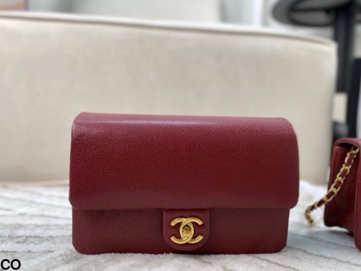 CHANEL chain bag