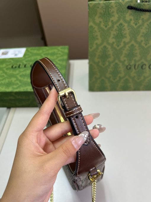 GUCCI crescent-shaped bag - Image 5