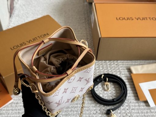 LV crossbody bag - Image 9