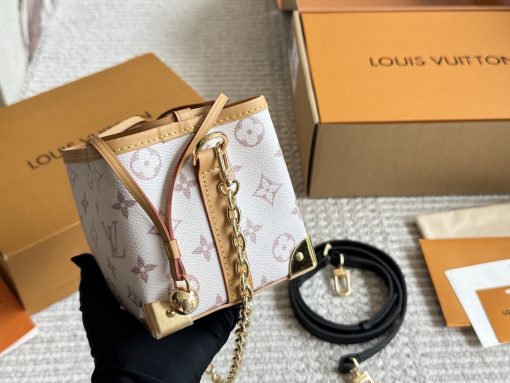 LV crossbody bag - Image 8