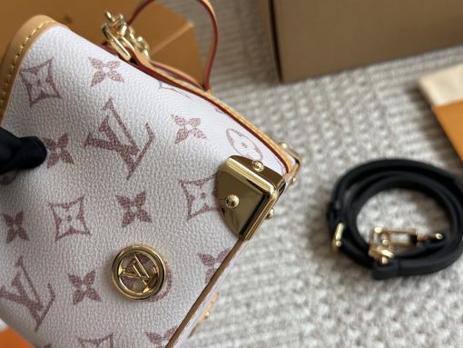 LV crossbody bag - Image 4