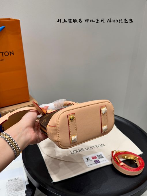 LV shell bag - Image 3