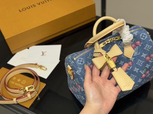 LV pillow bag - Image 8