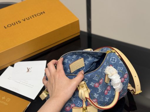 LV pillow bag - Image 7