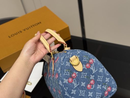LV pillow bag - Image 4