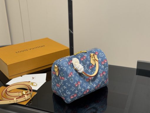 LV pillow bag - Image 3