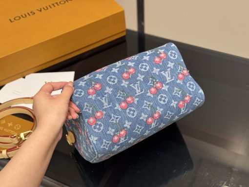 LV pillow bag - Image 2