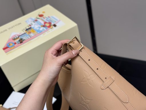 LV crossbody bag - Image 4