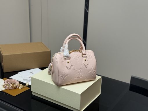 LV pillow bag - Image 4