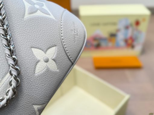 LV horn bag - Image 8