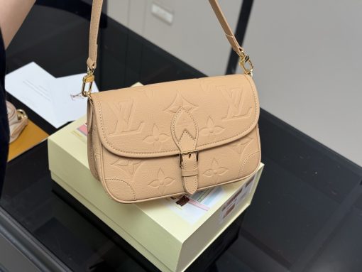 LV baguette bag - Image 9
